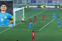 Huyền thoại bóng đá Ấn Độ ghi bàn trong ngày tái xuất, mơ sánh vai với Ronaldo và Messi