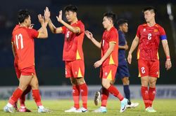 Điểm nhấn Việt Nam 2-1 Campuchia: HLV Kim Sang Sik phản ứng nhanh, sẵn sàng đấu tuyển Lào