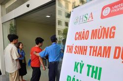 Học sinh lớp 12 ở Nghệ An hối hả 'chạy đua' với các kỳ thi riêng