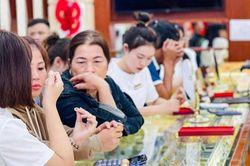 Giá vàng hôm nay 19/3: Giá vàng trong nước tăng lên trên 100 triệu