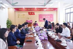 Như Xuân: Công bố các quyết định đối với cán bộ, công chức nghỉ hưu theo Nghị định 178 của Chính phủ.