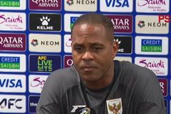 Báo Indonesia tá hỏa trước trình độ thực sự của Patrick Kluivert, CĐV đòi sa thải ngay sau hiệp 1