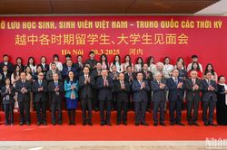 Tổng Bí thư Tô Lâm gặp gỡ lưu học sinh, sinh viên Việt Nam-Trung Quốc các thời kỳ