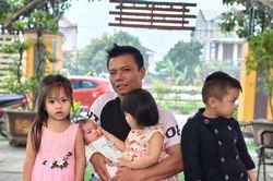 Đôi vợ chồng ở Nghệ An 'xây hạnh phúc' cho trẻ mồ côi