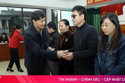 Tặng hàng trăm thẻ đi xe buýt cho người khiếm thị và bệnh nhân chạy thận ở Hà Tĩnh