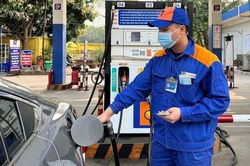 Giá xăng bật tăng trở lại