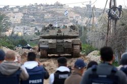 Người Palestine ở Dải Gaza lại mắc kẹt giữa vòng vây lửa đạn
