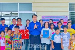 Ðảng viên trẻ phải luôn xung kích, đi đầu