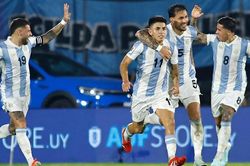 Vắng Messi, Argentina vẫn thắng đại chiến với Uruguay nhờ siêu phẩm của sao trẻ Lyon