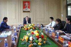 Lãnh đạo quận Cẩm Lệ làm việc với Công ty cổ phần Tập đoàn Việt Angroup về phát triển du lịch trên sông Cẩm Lệ