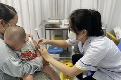 Các địa phương phải 'đi từng ngõ, gõ từng nhà, rà từng đối tượng' tiêm vaccine sởi