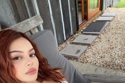 Hot girl gây sốt châu Á một thời diện áo dài Việt khoe dáng