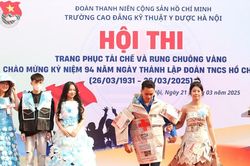 Sinh viên ngành Y dược trình diễn thời trang từ đồ tái chế