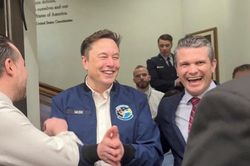 Elon Musk muốn những người làm rò rỉ thông tin ở Lầu Năm Góc bị truy tố