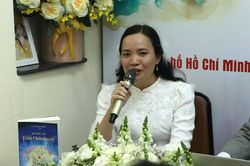 Cô giáo Ngữ văn viết tiểu thuyết huyền sử