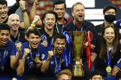 Báo Thái Lan tung tin HLV vô địch AFF Cup 2 lần có thể rời V-League