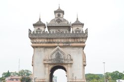 Khám phá Khải hoàn môn Patuxay của Lào