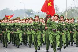 'Vượt nắng thắng mưa' trên thao trường cho lễ diễu binh 30/4