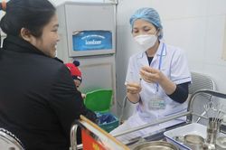 Khuyến cáo người dân tiêm chủng đầy đủ vaccine phòng bệnh sởi cho trẻ