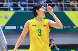 Thanh Thúy được đoàn 'CĐV đặc biệt' săn đón sau trận VTV Bình Điền Long An thắng Thanh Hóa