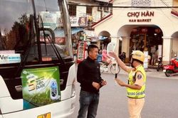 Tăng cường xử lý vi phạm trật tự an toàn giao thông khu vực quanh chợ Hàn