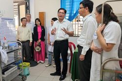 Kiểm tra công tác chuẩn bị cho chiến dịch tiêm phòng sởi