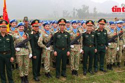 Những 'bông hồng thép' hợp luyện diễu binh, diễu hành
