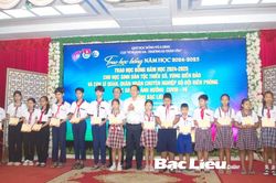 Quỹ học bổng Vừ A Dính: Điểm tựa vững chắc cho học sinh dân tộc thiểu số nghèo