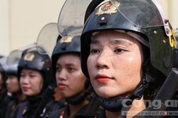 Phóng sự ảnh: Hoa nở trên thao trường tập luyện diễu binh, diễu hành
