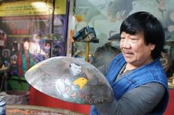 Nhận diện tranh kính nghệ thuật của người Việt