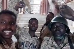 Tư lệnh quân đội Sudan nói 'Khartoum đã được giải phóng' sau khi chiếm sân bay