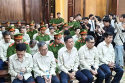 'Bảo kê' cho cát lậu, cựu Chủ tịch An Giang bị đề nghị 9-10 năm tù