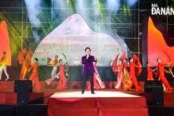 Hào hùng chương trình nghệ thuật 'Viết mãi bản hùng ca'