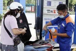 Giá xăng tăng lần thứ 2 liên tiếp, RON95 lên 20.424 đồng/lít