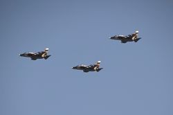 Ngắm máy bay Yak-130 lần đầu bay lượn trên bầu trời TP.HCM
