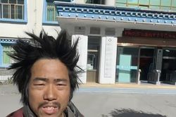 Nam thanh niên 31 tuổi đi bộ hơn 3000km, nhan sắc thay đổi đến mức người thân không nhận ra