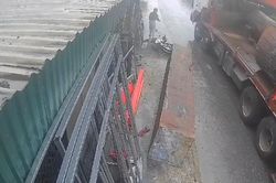 Xe chở gỗ đứt xích lăn xuống đường suýt gây tai nạn nghiêm trọng ở huyện Diễn Châu