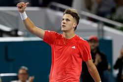 Đánh bại huyền thoại Djokovic, thần đồng Jakub Mensik vô địch Miami Masters cực ấn tượng