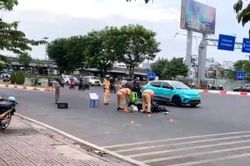 Xe bồn va chạm với xe máy, 2 người nguy kịch