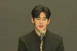 Họp báo khẩn: Kim Soo Hyun khóc nức nở, nhắc đến Kim Sae Ron