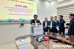 Ban Tổ chức Tỉnh ủy quyên góp ủng hộ xây nhà ở cho người nghèo