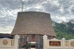 Kon Tum: Văn phòng Trung ương Đảng, Ngân hàng Chính sách xã hội tặng Nhà rông cho Măng Đen
