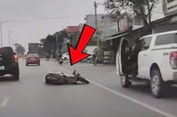 Tài xế mở cửa bất cẩn gây tai nạn cho người đi đường
