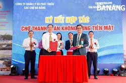 Vietcombank Nam Đà Nẵng và Công ty quản lý và phát triển các chợ hợp tác thanh toán không dùng tiền mặt
