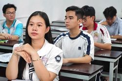 Dạy thêm, học thêm tràn lan: Đi ngược lại tinh thần đổi mới giáo dục