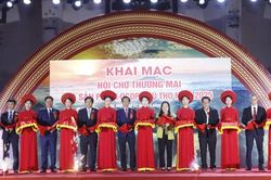 Hội chợ Thương mại và sản phẩm OCOP Phú Thọ 2025 mở cửa: Cơ hội giao thương, quảng bá đặc sản Đất Tổ