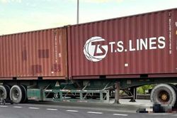 Điều tra vụ người phụ nữ đi xe đạp bị container cán tử vong