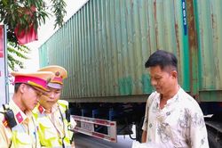 Căn cứ dừng phương tiện tham gia giao thông đường bộ để kiểm tra, kiểm soát