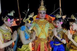 Múa hát dân gian gắn kết cộng đồng