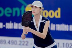 Vợ cựu tuyển thủ Việt Nam chấn thương khi chơi pickleball
